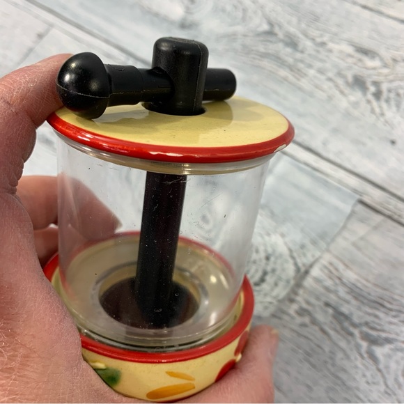 Vintage Rupi 1980 Spain Red Floral Garlic Grator & Zestor with matching plate - Picture 11 of 14